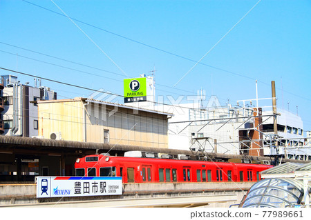 Scenery of a train stopping at Toyotashi Station, Meitetsu Toyotashi Station 77989661
