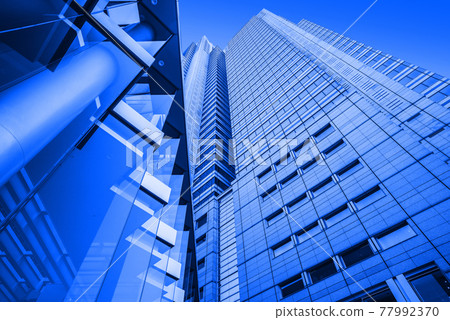 建築 未來形象 城市景觀 建築 新宿 新宿副中心 新鮮綠色玻璃 倒影 77992370