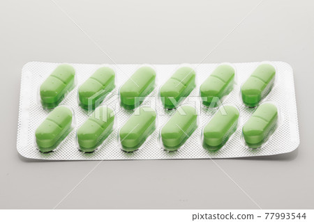 blister pack with green pills 77993544