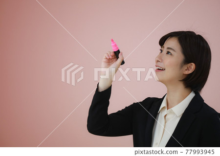 帶記號筆的女性 帶記號筆的女性 77993945