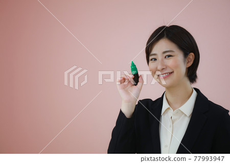 帶記號筆的女性 帶記號筆的女性 77993947