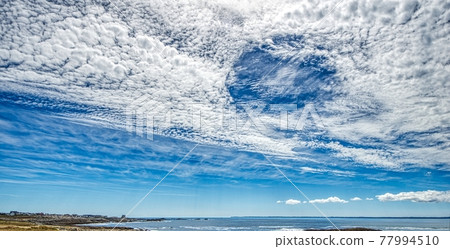 Games of clouds on the coast 77994510