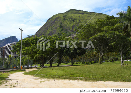 Rodrigo de Freitas Lagoon. Avenue Epitacio Pessoa 77994650