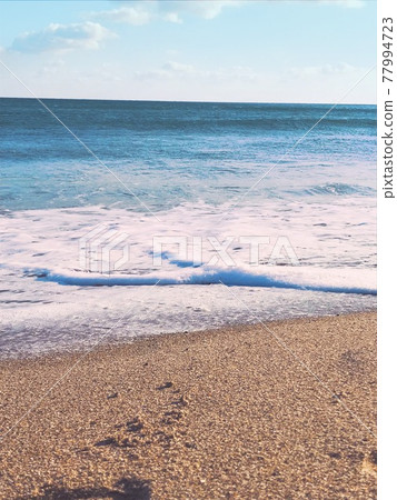 The quiet sea at dusk The quiet sea at dusk 77994723