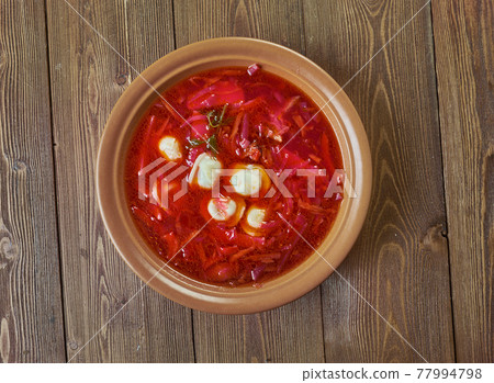 Polish beet soup with dumplings 77994798