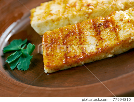 Grilled  Halloumi cheese 77994810