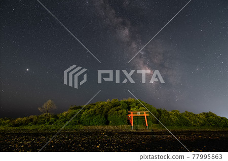 Milky Way over Kushima 77995863