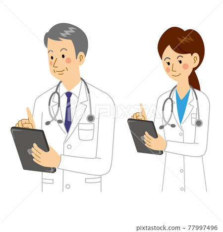 醫生操作平板電腦 77997496