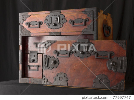 明治時代的佐渡船箱 77997747