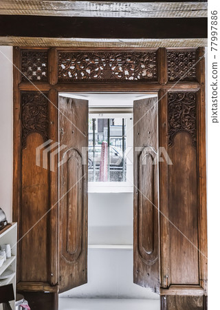 Ornamental wooden doors in house 77997886