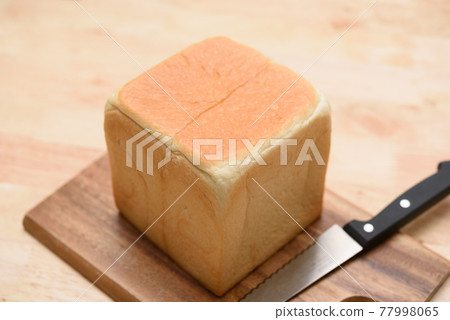 Tasty bread 77998065