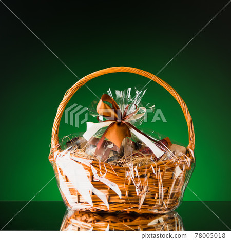 gift basket on green background 78005018