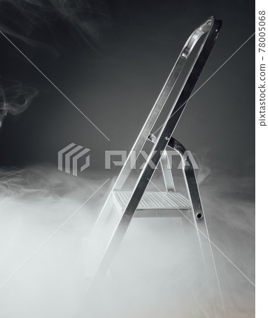 folding ladder in smoke 78005068
