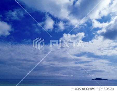 沖繩縣宮古島初夏的藍天和大神島 沖繩縣宮古島初夏的藍天和大神島 78005083