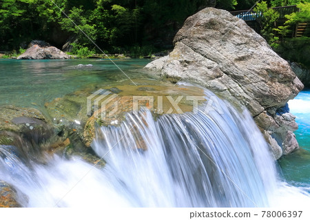 [Kochi Prefecture] Niyodo Blue in the Nakatsu Valley (Niyodo River) 78006397