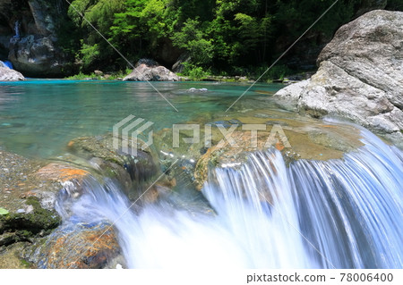 [Kochi Prefecture] Niyodo Blue in the Nakatsu Valley (Niyodo River) 78006400