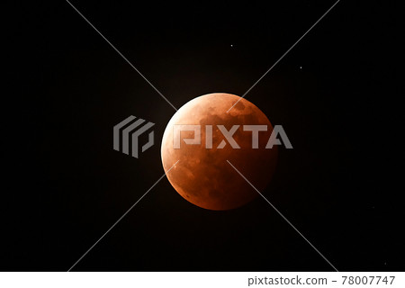 Total lunar eclipse seen from Yonezawa City, Yamagata Prefecture (taken on May 26, 2021) 78007747