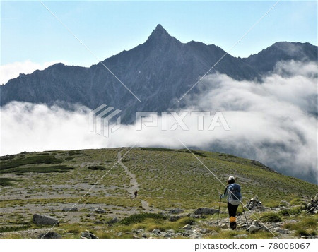 Yarigatake that pierces the heavens from Mt. Sugoroku in the Northern Alps 78008067