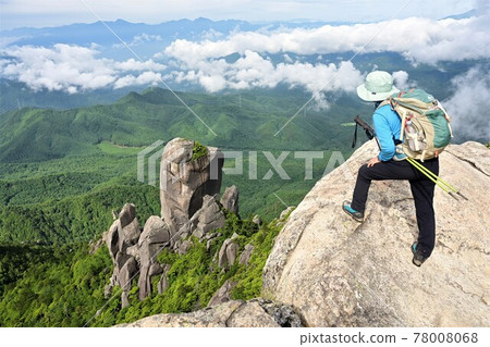 從日本百大名山之一的水垣山頂欣賞美景 78008068