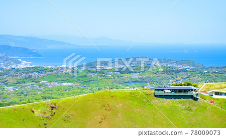 Scenery of Mt. Omuro, Izu (Spring): Overlooking Sagami Nada 78009073