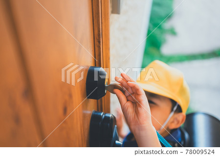 primary school student, schoolchild, schooler 78009524