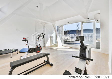 House training gym with exercising machines 78011021