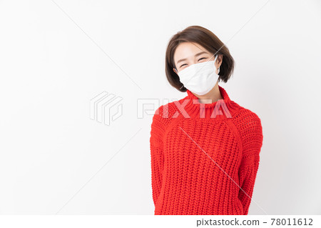 A woman with a mask smiles 78011612