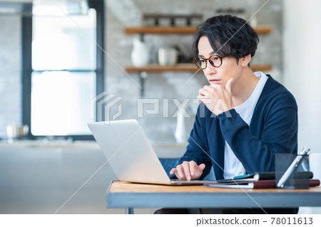 Male telework remote work personal computer lifestyle 78011613