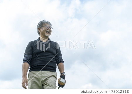 Senior man enjoying ground golf 78012518