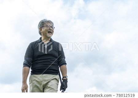 Senior man enjoying ground golf 78012519
