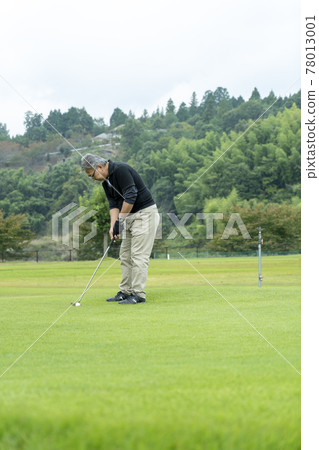 Senior men enjoying golf Senior men enjoying golf 78013001