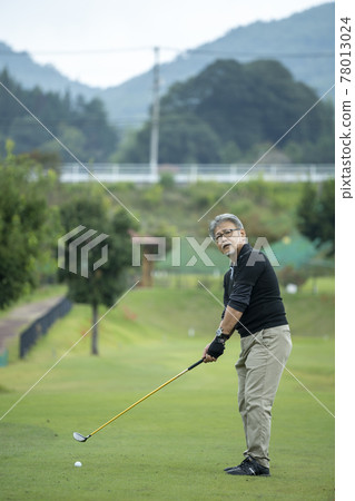Senior men enjoying golf 78013024