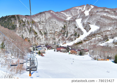 從志賀高原巨人滑雪場（長野縣山之內町）看西立山滑雪場 [2021.3] 78015427