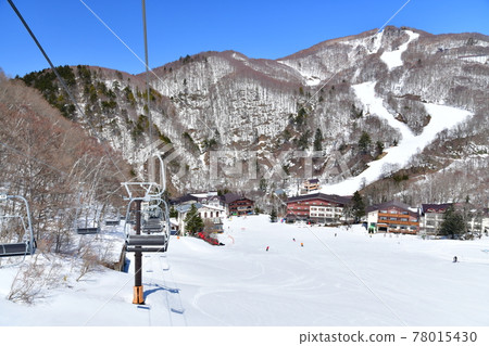 View toward Nishitateyama Ski Resort from Shiga Kogen Giant Ski Resort (Yamanouchi Town, Nagano Prefecture) [2021.3] 78015430