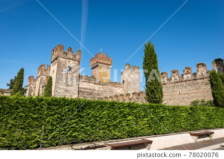 Medieval Scaligero Castle of Lazise Tourist Resort on Lake garda - Verona Italy 78020076