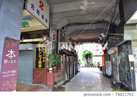 Kobe Motomachi Koukadori Shopping Street, which retains the atmosphere of the Showa era that is about to be dismantled Kobe Motomachi Koukadori Shopping Street, which retains the atmosphere of the Showa era that is about to be dismantled 78021701