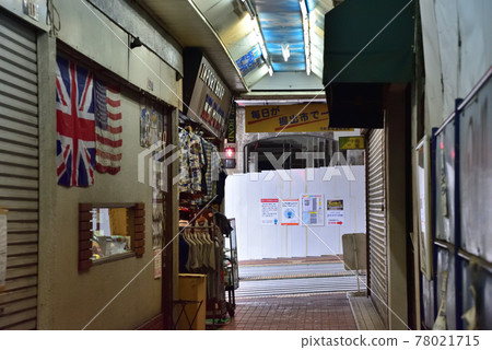Kobe Motomachi Koukadori Shopping Street, which retains the atmosphere of the Showa era that is about to be dismantled Kobe Motomachi Koukadori Shopping Street, which retains the atmosphere of the Showa era that is about to be dismantled 78021715