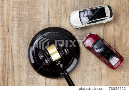 Crime and law - miniature cars and gavel Crime and law - miniature cars and gavel 78024232