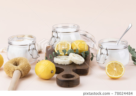 Zero waste cleaning - baking coda, citric acid pwoder, sodium carbonate powderutting board all iron spoon and wooden spoon 78024484