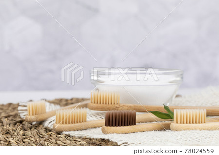 Zero waste - Bamboo toothbrush and baking soda 78024559