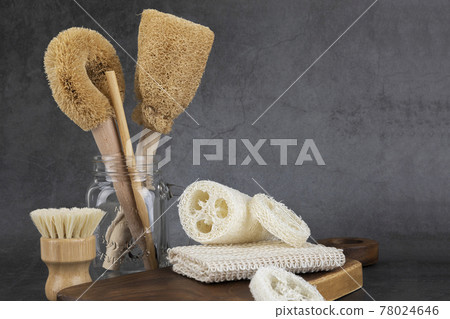 Zero waste - natural loofah brush and bamboo straws 78024646