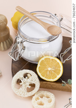Zero waste cleaning - lemon and natural loofah with citrate powder 78024657