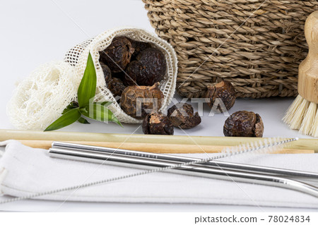 Zero waste cleaning - bamboo and stainless straw, soap nuts 78024834