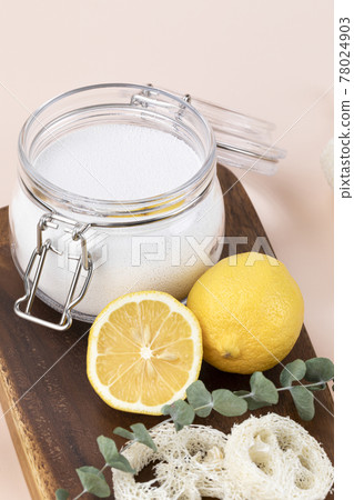 Zero waste cleaning - lemon and natural loofah with citrate powder 78024903