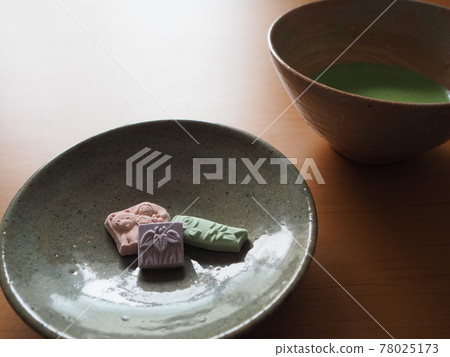 Dressed in matcha 78025173