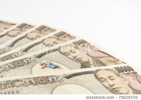 Miniature doll lying on the bill Miniature doll lying on the bill 78026550