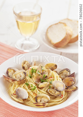 Vongole Bianco filled with the deliciousness of clams 78026602