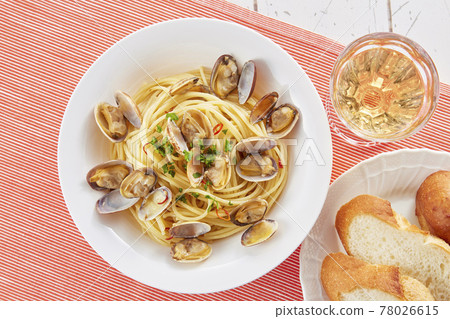 充滿蛤蜊美味的 Vongole Bianco 充滿蛤蜊美味的 Vongole Bianco 78026615