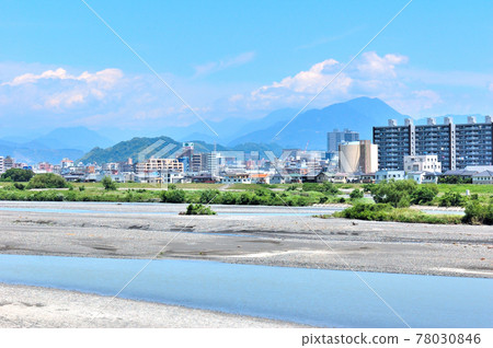 清澈的阿部河和靜岡市區 清澈的阿部河和靜岡市區 78030846