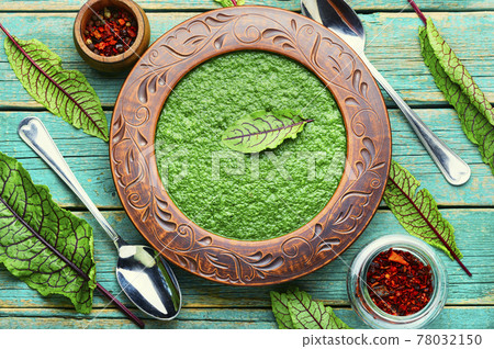 Green soup with sorrel in rustic plate Green soup with sorrel in rustic plate 78032150